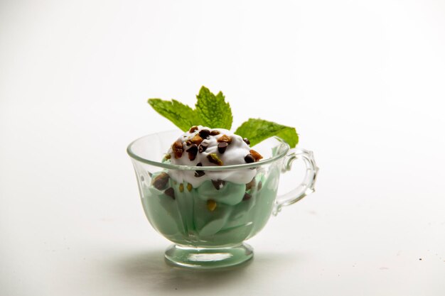 Deser w eleganckim naczyniu